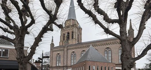 Dorpskerk Voorschoten bomen winter