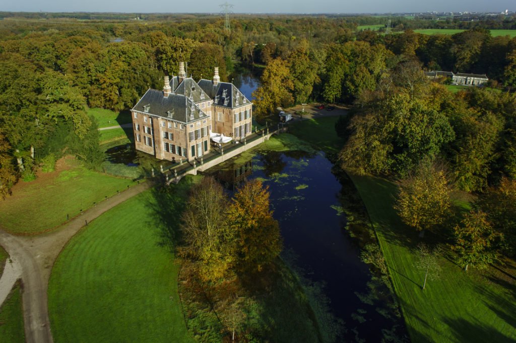 Duivenvoorde drone kasteel en water