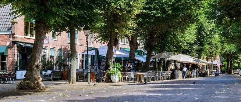 terras Voorstraat (Voorschotense krant) lig